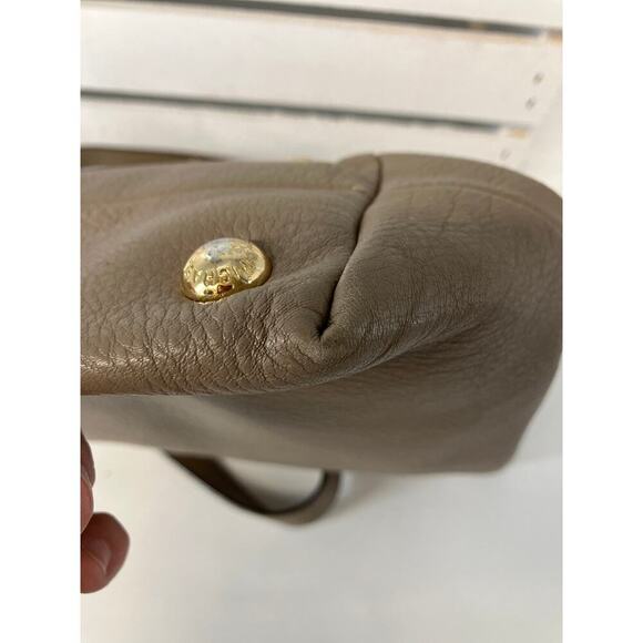 MICHAEL KORS, LARGE TAUPE, GRAY PEBBLED LEATHER SHOULDER BAG - Picture 14 of 16